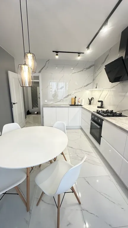 Квартира однокомнатная на улице Эшкинина, 45 м², Йошкар-Ола — кухня, фото 2