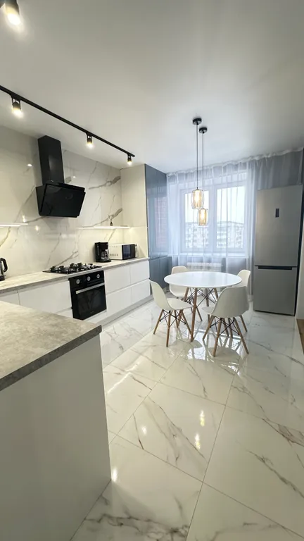 Квартира однокомнатная на улице Эшкинина, 45 м², Йошкар-Ола — кухня, фото 4