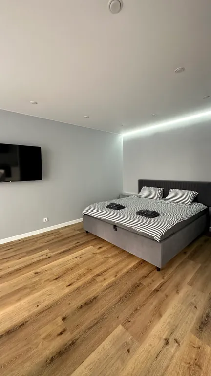 Квартира однокомнатная на улице Эшкинина, 45 м², Йошкар-Ола — спальня, фото 3