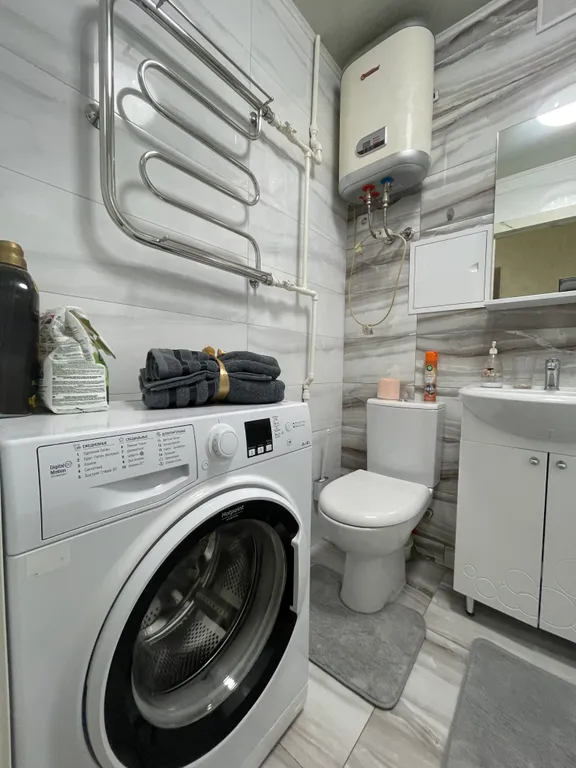 Квартира однокомнатная на улице Бирюкова, 35 м², Орехово-Зуево — ванная комната, фото 4