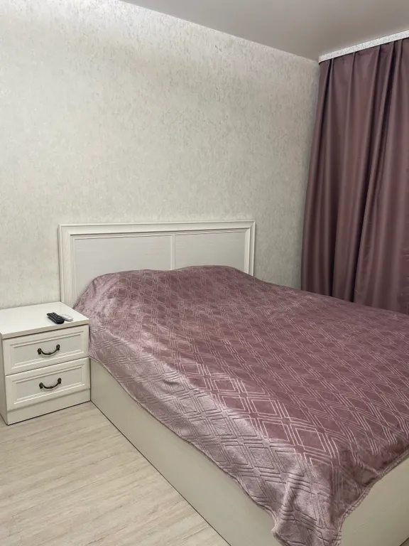 Квартира однокомнатная на улице Бирюкова, 35 м², Орехово-Зуево — спальня, фото 3