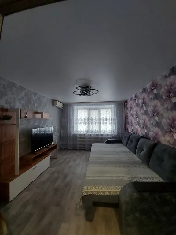 Квартира двухкомнатная на линии 4-я, 50 м², Маркс — спальня, фото 2