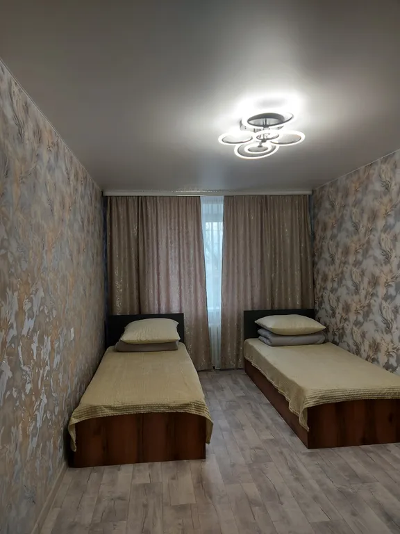 Квартира двухкомнатная на линии 4-я, 50 м², Маркс — спальня, фото 3