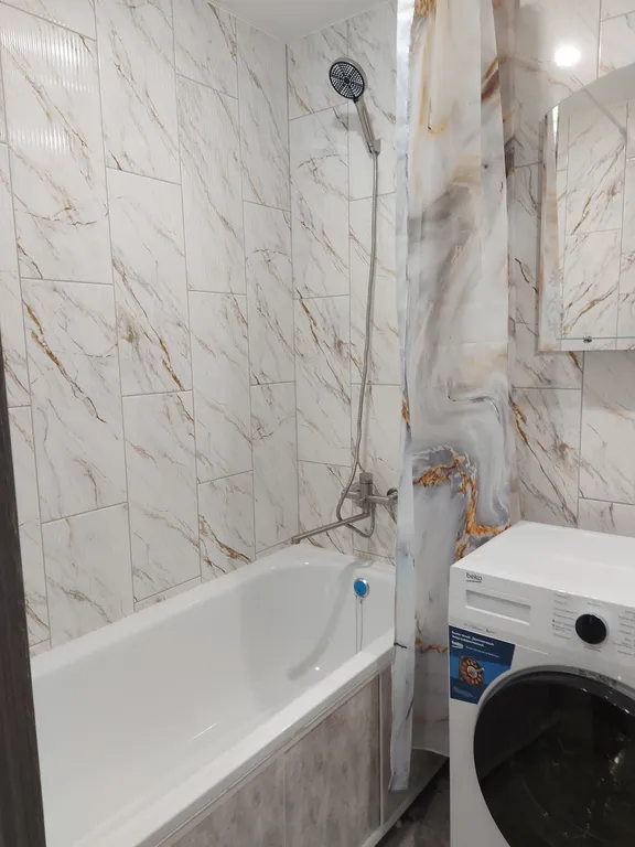 Квартира двухкомнатная на линии 4-я, 50 м², Маркс — ванная комната