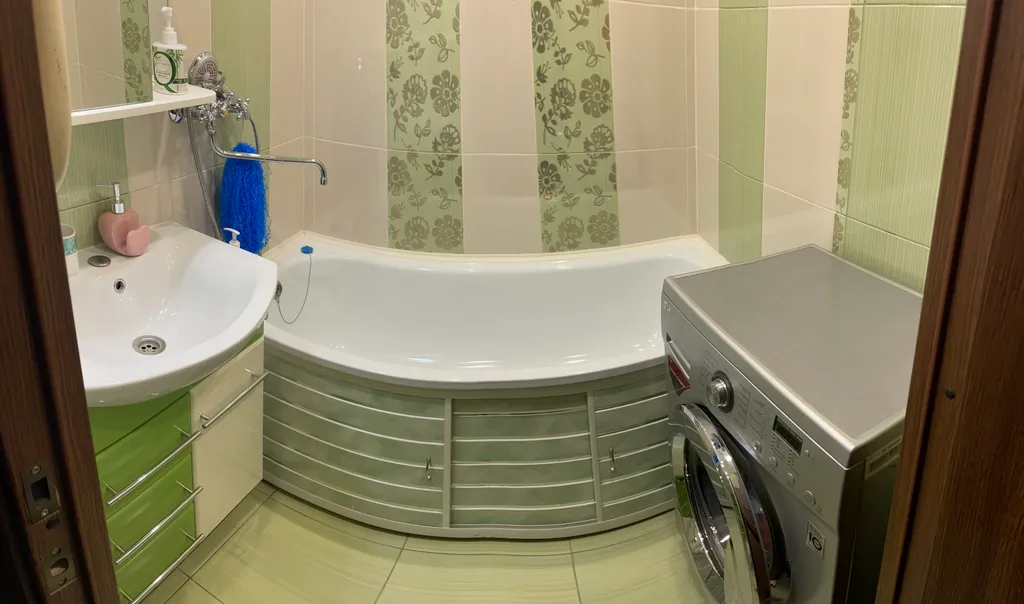 Квартира двухкомнатная на улице Юности, 58 м², Псков — ванная комната