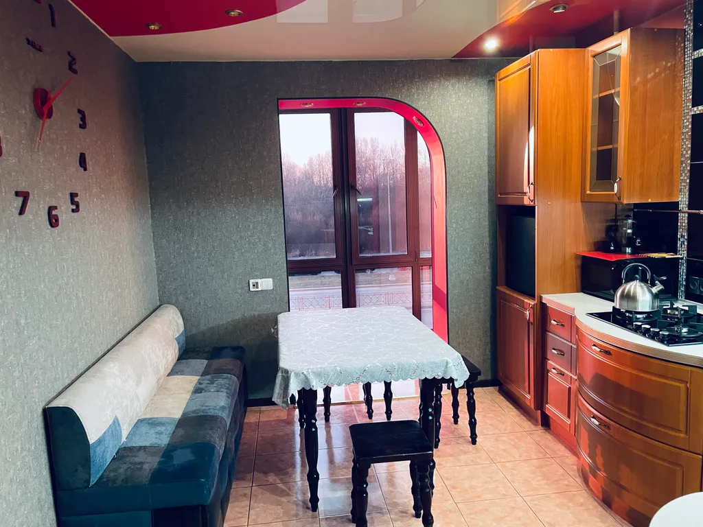 Квартира двухкомнатная на улице Юности, 58 м², Псков — кухня, фото 2