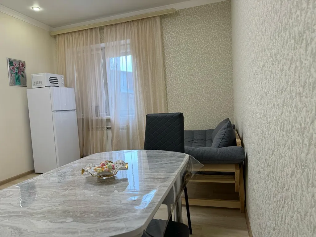 Квартира однокомнатная на улице Куйбышева, 54 м², Кисловодск — кухня, фото 11