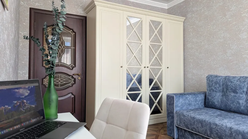 Квартира трёхкомнатная на улице Комарова, 75 м², Ессентуки — фото 16