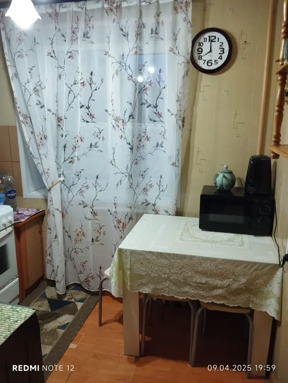 Квартира двухкомнатная на улице Тимура Фрунзе, 46 м², Старая Русса — кухня