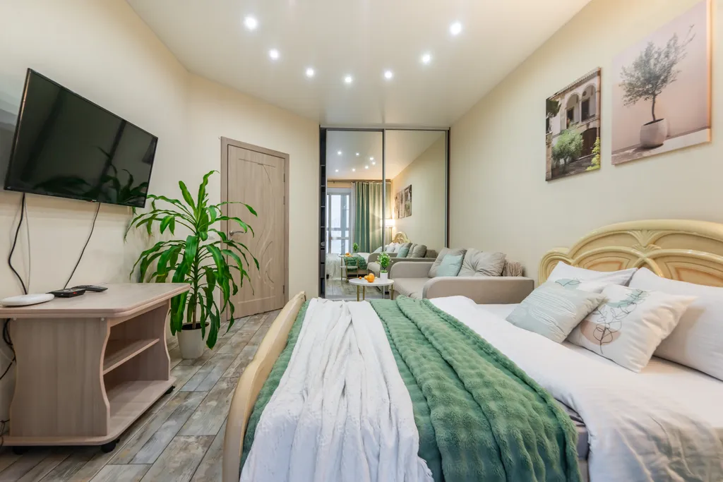 Панорамные окна в пол с потрясающим видом на закат