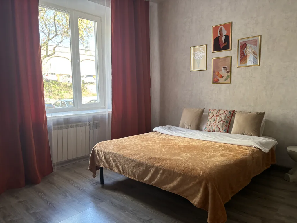 Студия однокомнатная в Центральном, 40 м², Красноярск — спальня
