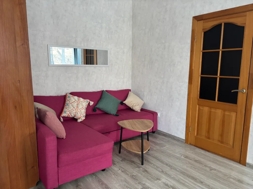 Студия однокомнатная в Центральном, 40 м², Красноярск — спальня, фото 3