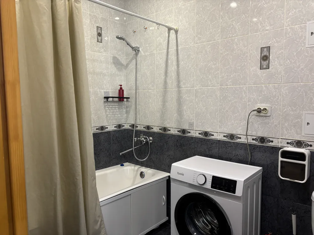 Студия однокомнатная в Центральном, 40 м², Красноярск — ванная комната