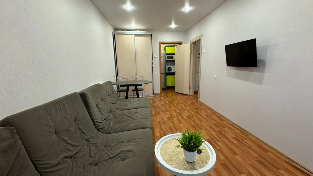 Квартира трёхкомнатная на набережной Ярыгинской, 71 м², Красноярск — фото 3