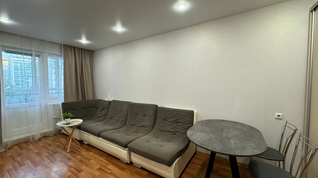 Квартира трёхкомнатная на набережной Ярыгинской, 71 м², Красноярск — фото 4