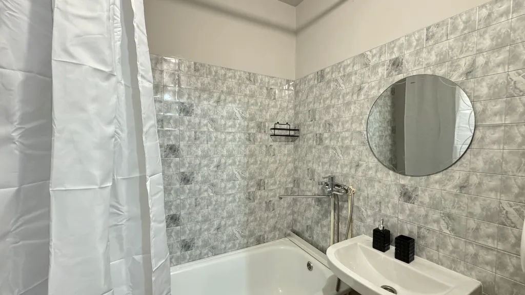 Квартира трёхкомнатная на набережной Ярыгинской, 71 м², Красноярск — фото 7