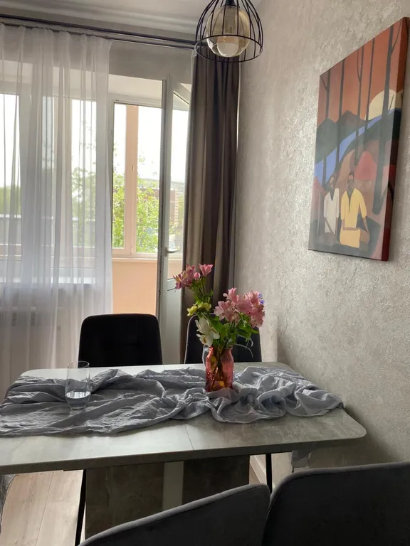 Квартира однокомнатная на улице Комарова, 38 м², Ессентуки — кухня, фото 3