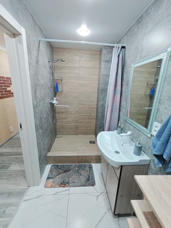 Квартира трёхкомнатная на улице Текстильной, 75 м², Шахты — фото 21