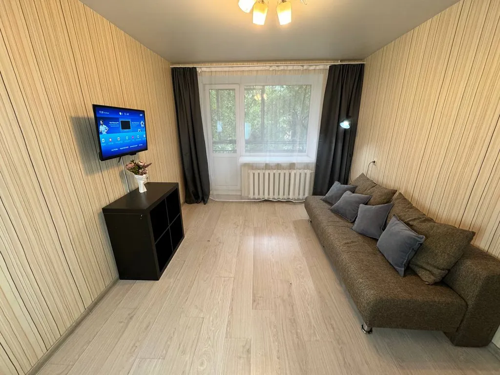 Квартира двухкомнатная у Чкаловской, в Ленинском, 48 м², Екатеринбург — спальня, фото 14