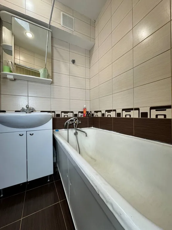 Квартира двухкомнатная у Чкаловской, в Ленинском, 48 м², Екатеринбург — ванная комната, фото 2