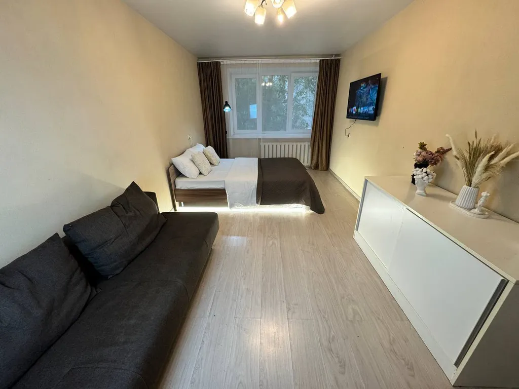 Квартира двухкомнатная у Чкаловской, в Ленинском, 48 м², Екатеринбург — спальня, фото 7