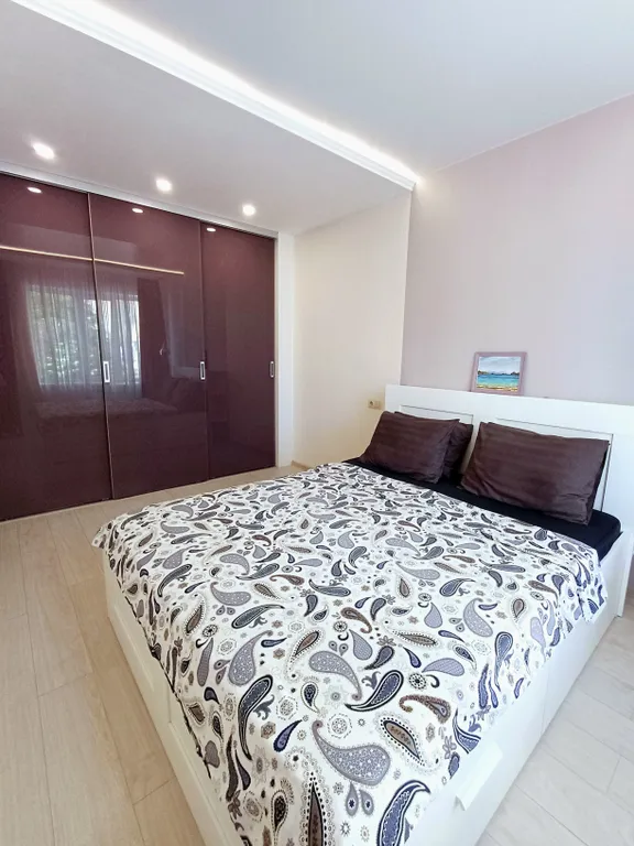 Квартира двухкомнатная в Самарском, 75 м², Самара — спальня, фото 2