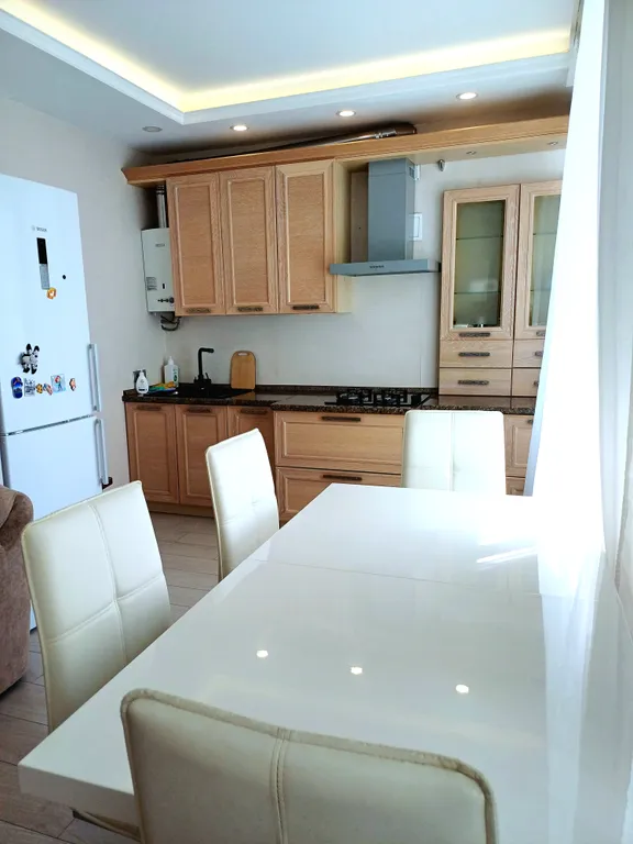 Квартира двухкомнатная в Самарском, 75 м², Самара — кухня