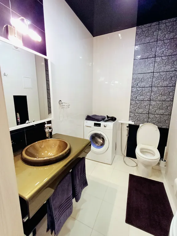 Квартира двухкомнатная в Самарском, 75 м², Самара — ванная комната