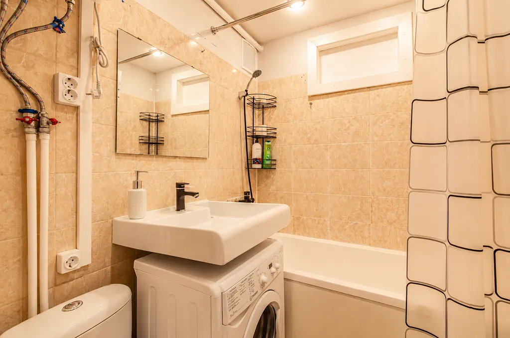 Квартира двухкомнатная у Площади Габдуллы Тукая, в Вахитовском, 48 м², Казань — ванная комната