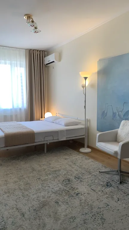 Квартира однокомнатная на улице Восточно-Кругликовской, 40 м², Краснодар — спальня, фото 6