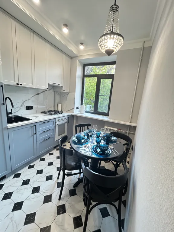 Квартира двухкомнатная на улице Куйбышева, 50 м², Кисловодск — кухня, фото 3