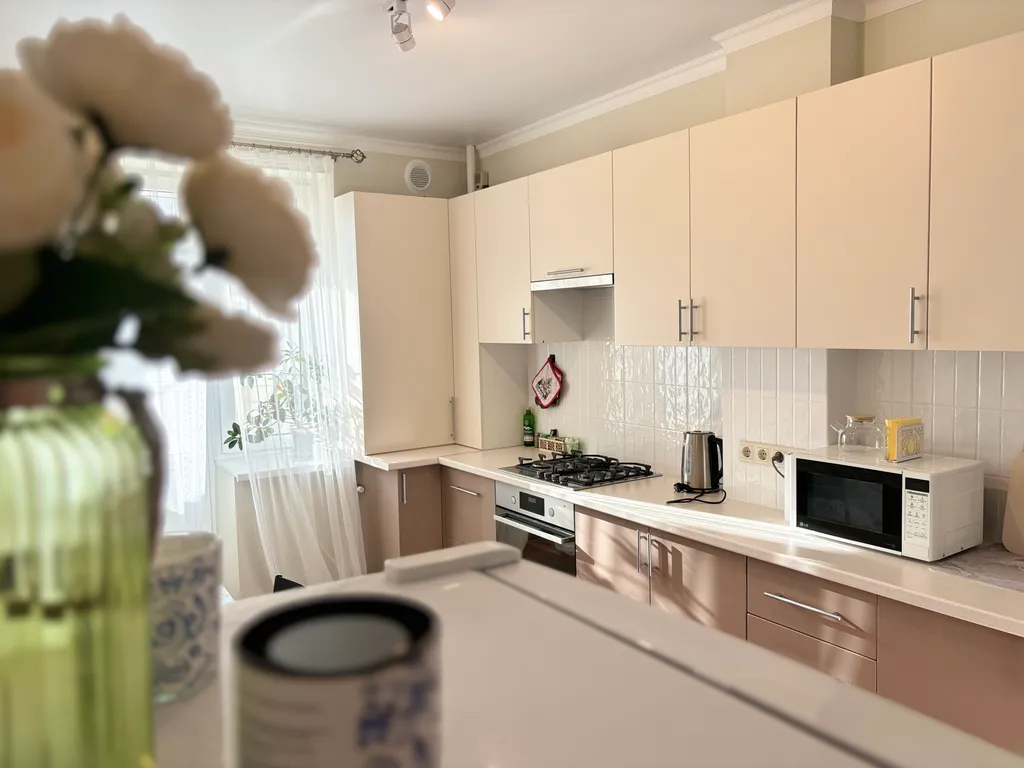 Квартира однокомнатная на улице Оранжерейной, 49 м², Пятигорск — кухня