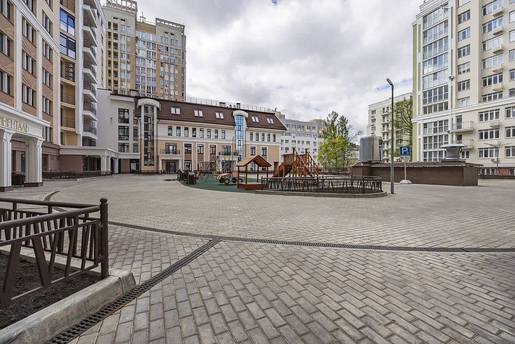 Квартира однокомнатная у Горьковской, в Кузнечихе, 55 м², Нижний Новгород — двор, фото 3