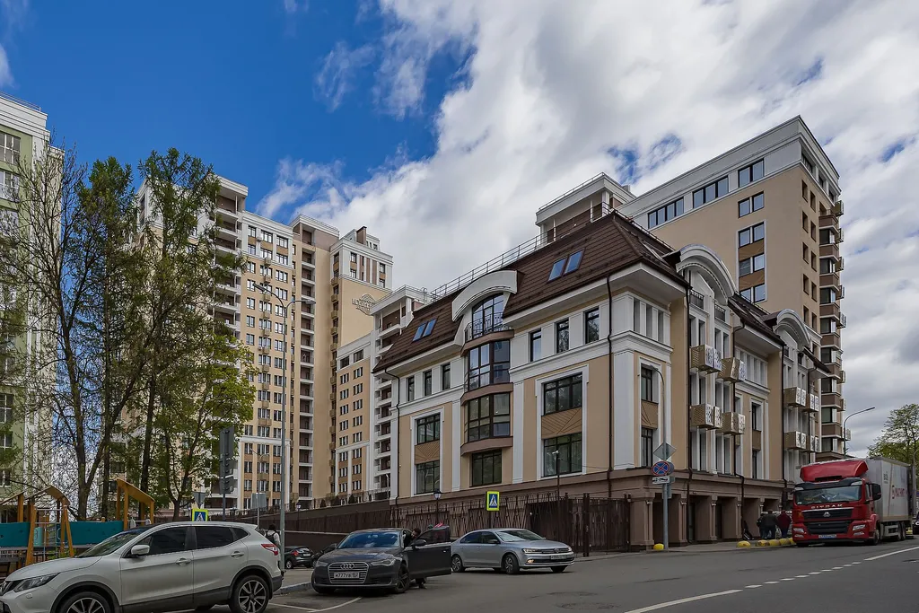 Квартира однокомнатная у Горьковской, в Кузнечихе, 55 м², Нижний Новгород — двор