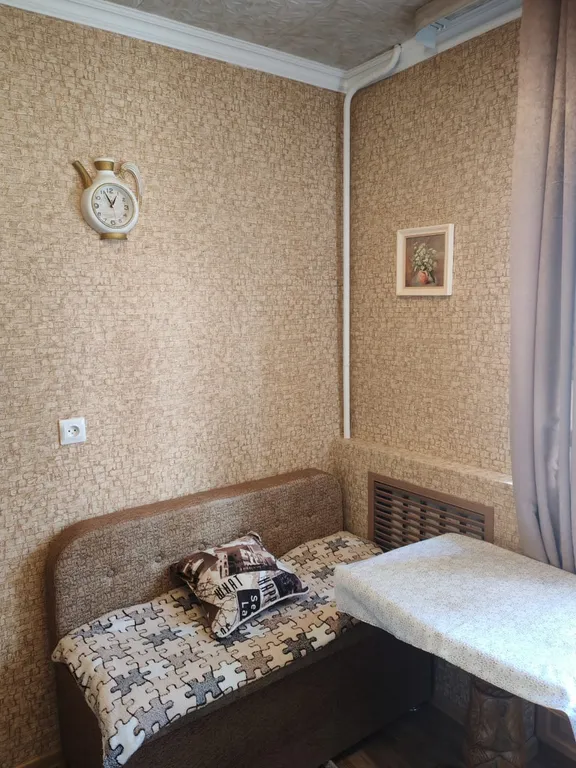 Квартира двухкомнатная на улице Гостинодворской, 51 м², Старая Русса — спальня, фото 2