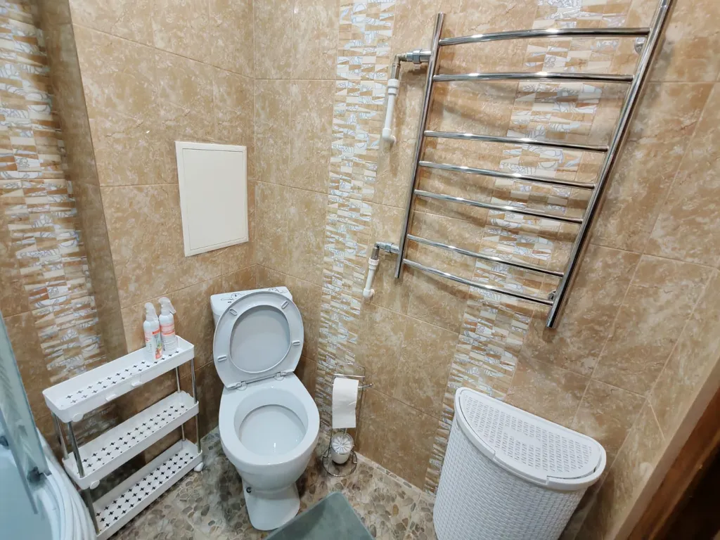Квартира двухкомнатная на улице Гостинодворской, 51 м², Старая Русса — ванная комната, фото 2