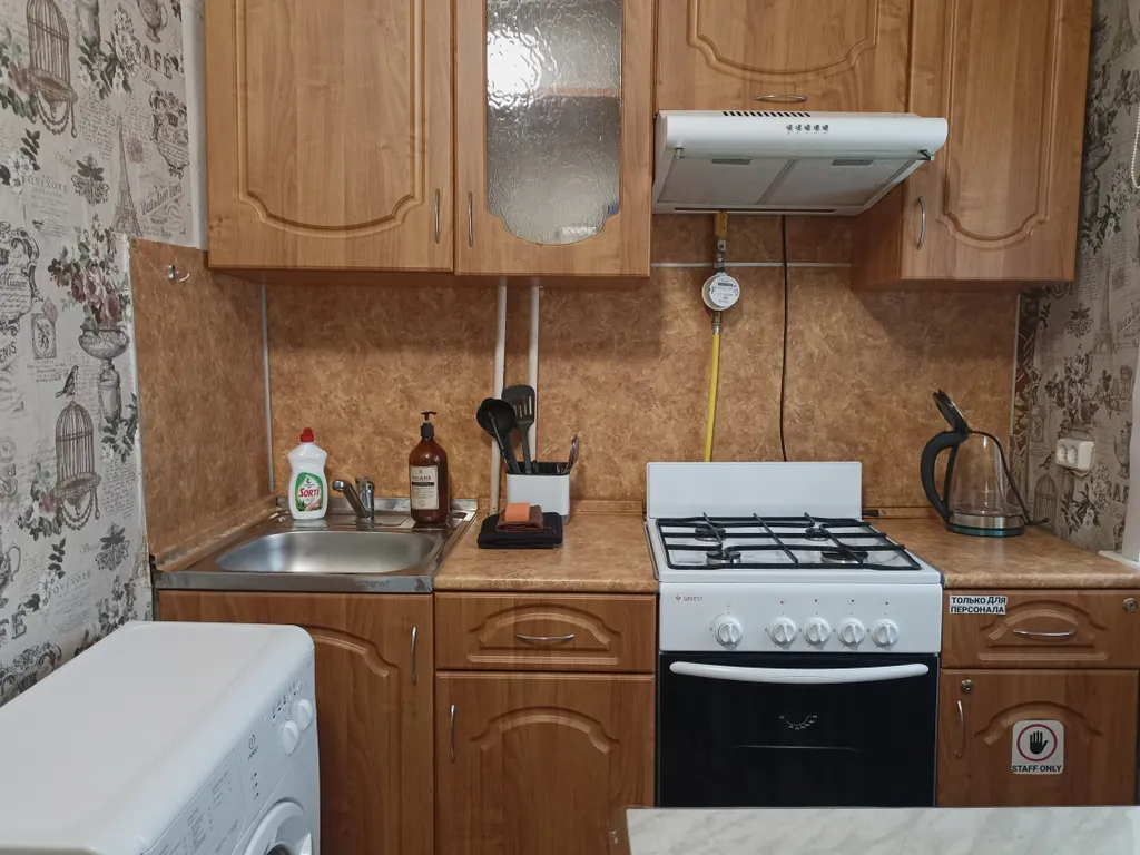 Квартира двухкомнатная на улице Чехова, 52 м², Ярославль — кухня