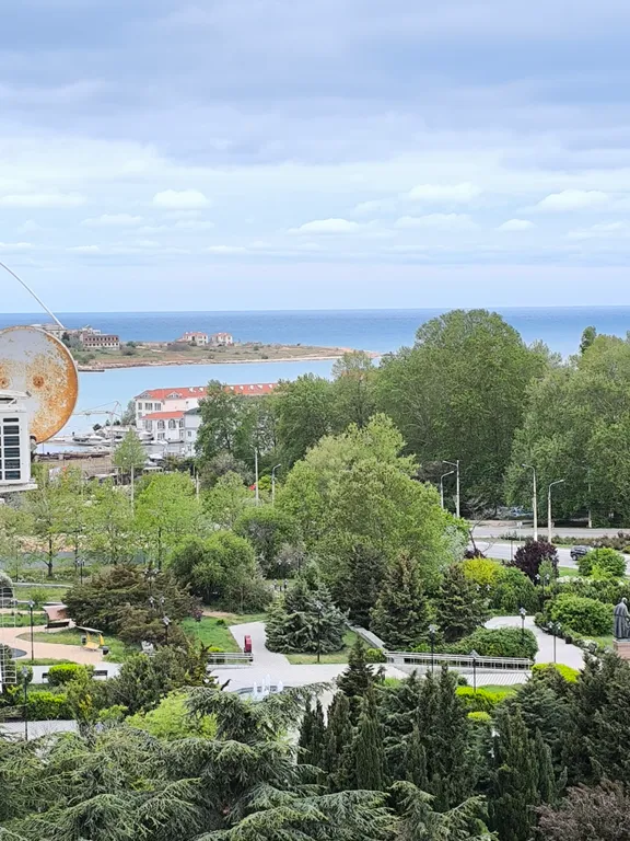 Квартира двухкомнатная в Гагаринском, 57 м², Севастополь — фото 2