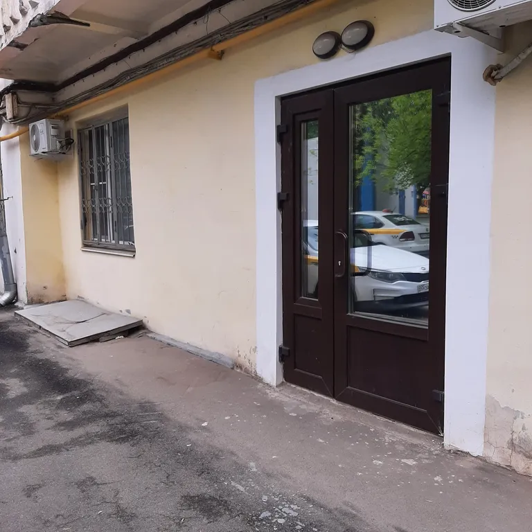 Студия однокомнатная у метро Петровский парк, 21 м², Москва — двор