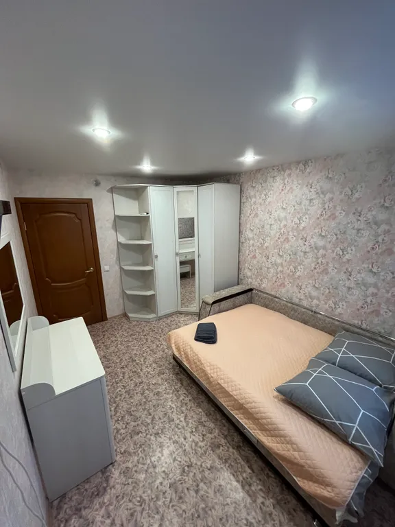Квартира двухкомнатная на улице Симанина, 58 м², Дивеево — спальня, фото 5