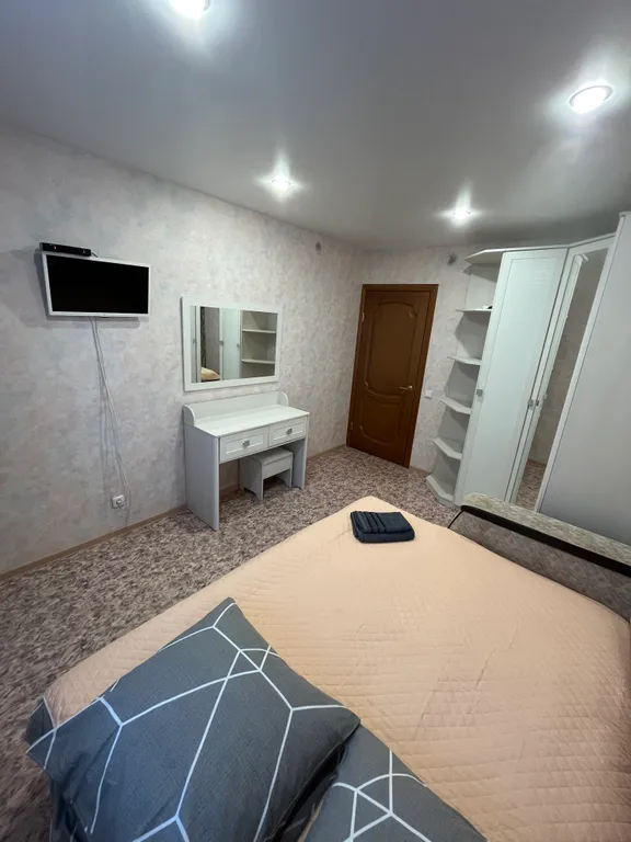 Квартира двухкомнатная на улице Симанина, 58 м², Дивеево — спальня, фото 6
