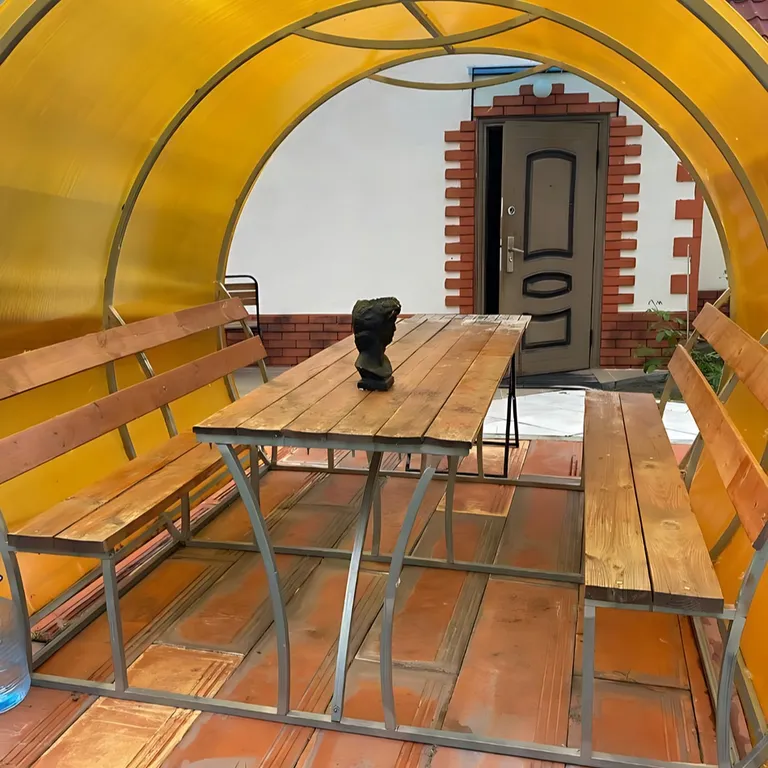 Дом 8-местный на улице Л. Некрасова, 128 м², Балтийск — двор