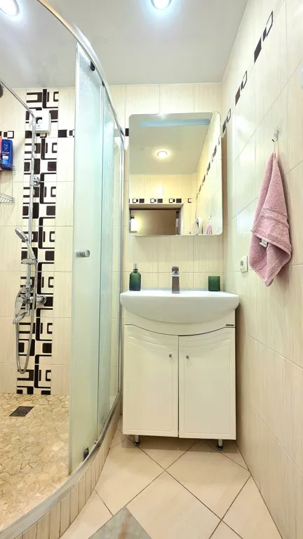 Квартира трёхкомнатная на улице Коцоева, 82 м², Владикавказ — ванная комната