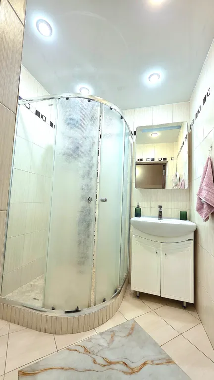 Квартира трёхкомнатная на улице Коцоева, 82 м², Владикавказ — ванная комната, фото 5