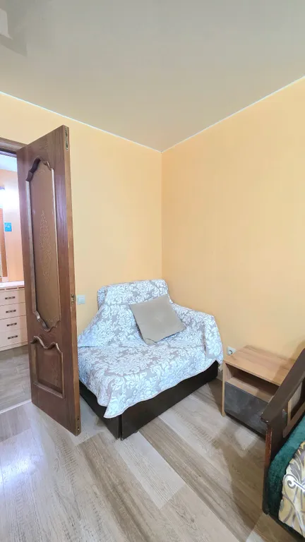 Квартира трёхкомнатная на улице Коцоева, 82 м², Владикавказ — спальня, фото 6