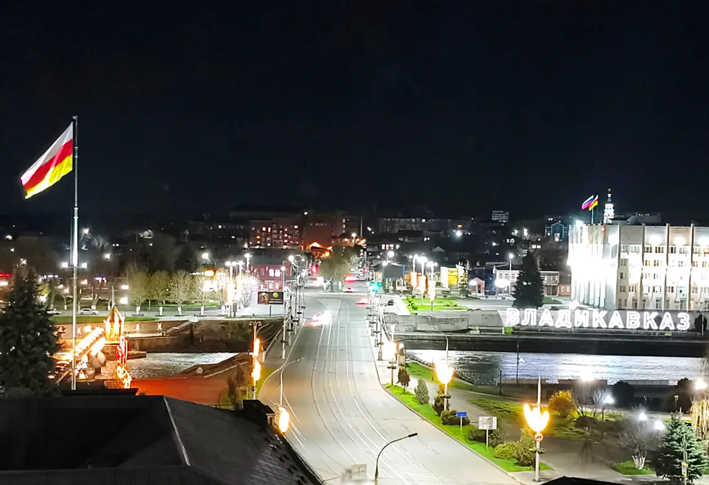 Квартира трёхкомнатная на улице Коцоева, 82 м², Владикавказ — вид из окна, фото 4