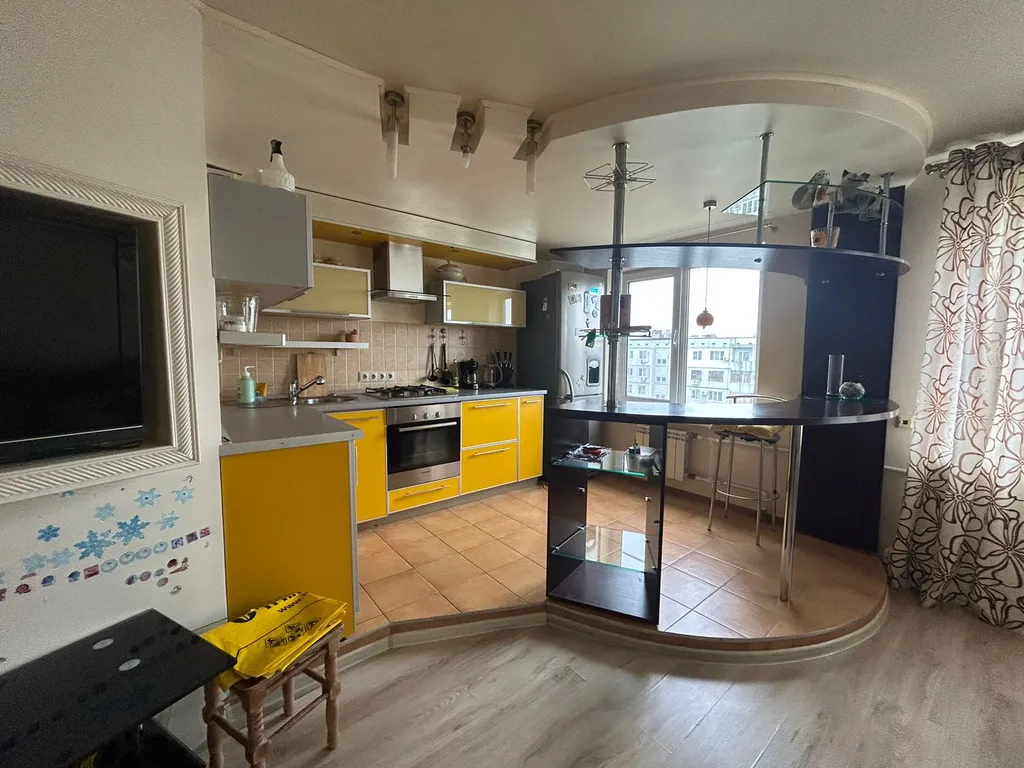 Квартира двухкомнатная в Дзержинском, 51 м², Волгоград — кухня, фото 2