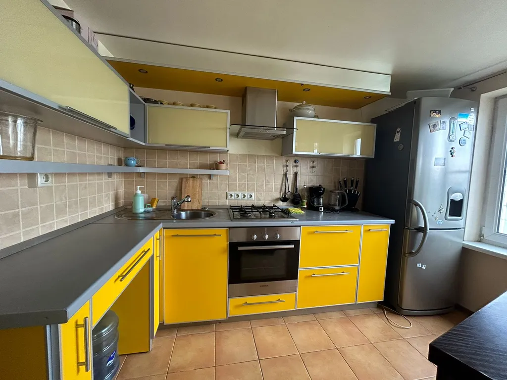 Квартира двухкомнатная в Дзержинском, 51 м², Волгоград — кухня