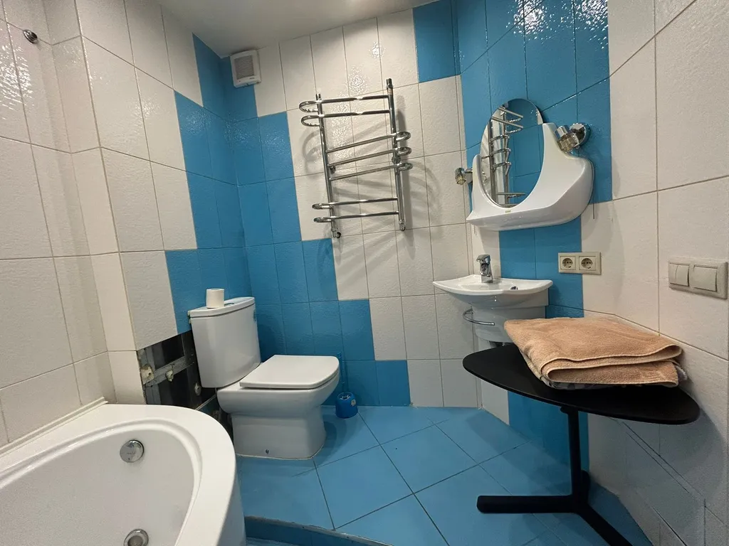Квартира двухкомнатная в Дзержинском, 51 м², Волгоград — ванная комната, фото 2