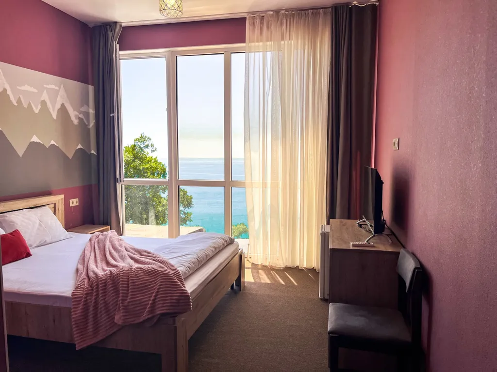 Двухместный номер с 1 кроватью стандарт с видом на море — Relax Kudepsta, фото 1 из 5